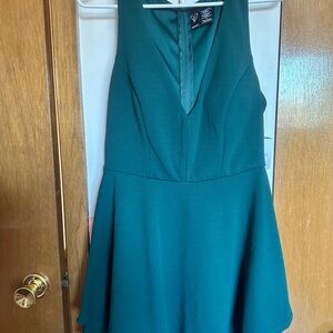 Windsor Elegant Green Sleeveless Dress Size Medium